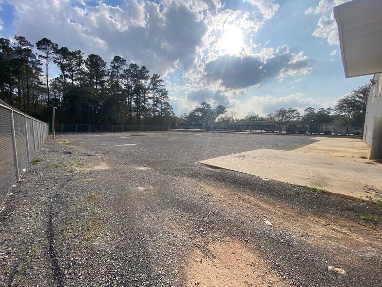 More Photos Of 19146 Highway 190 E, Hammond Warehouse For Lease