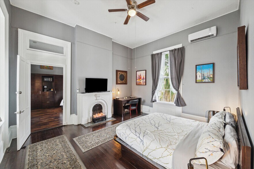 More Photos Of 1502 Market St, Galveston Hospitality For Sale