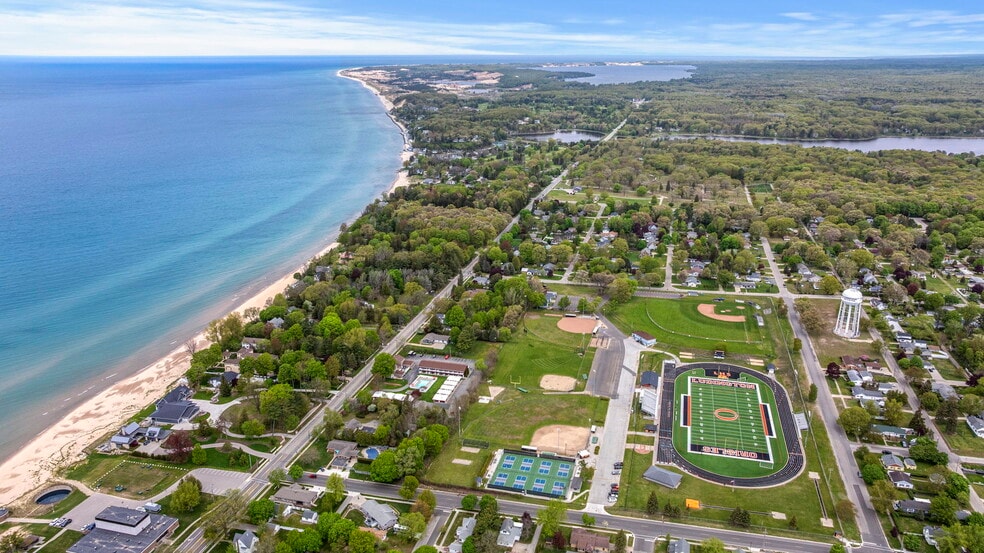 More Photos Of 612 N Lakeshore Dr, Ludington Hotel For Sale
