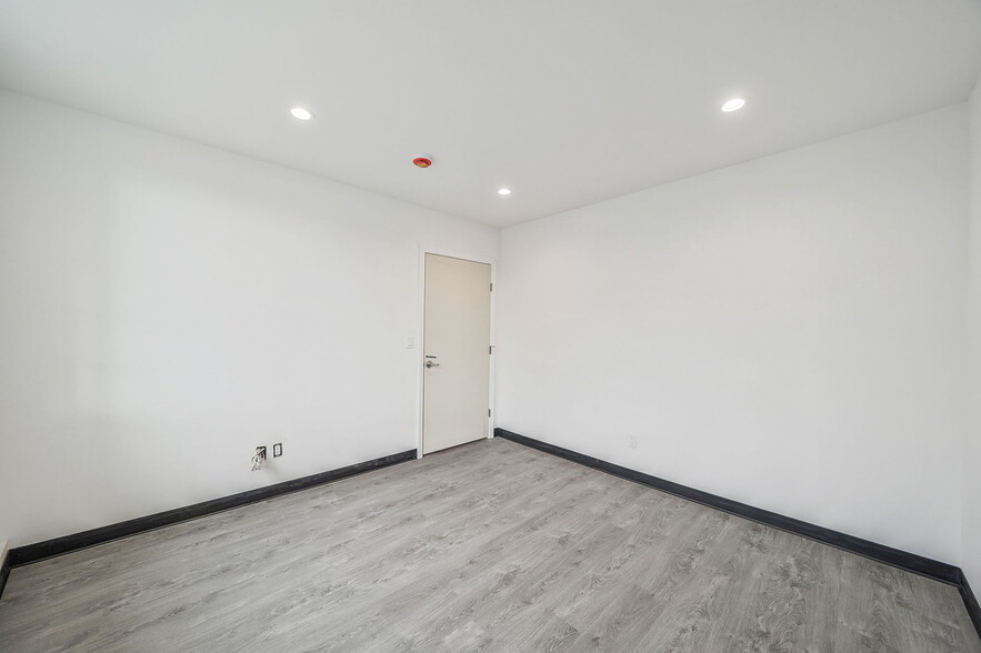 More Photos Of 533 Montauk Hwy, East Moriches Medical For Lease