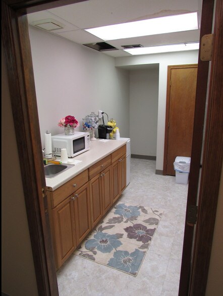 More Photos Of 4228 S Hocker Dr, Independence Office For Sale