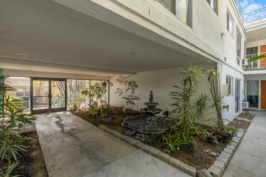 More Photos Of 1959 Grace Ave, Los Angeles Apartments For Sale