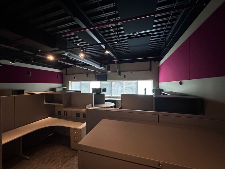 More Photos Of 5825 N 99th St, Milwaukee Office For Lease