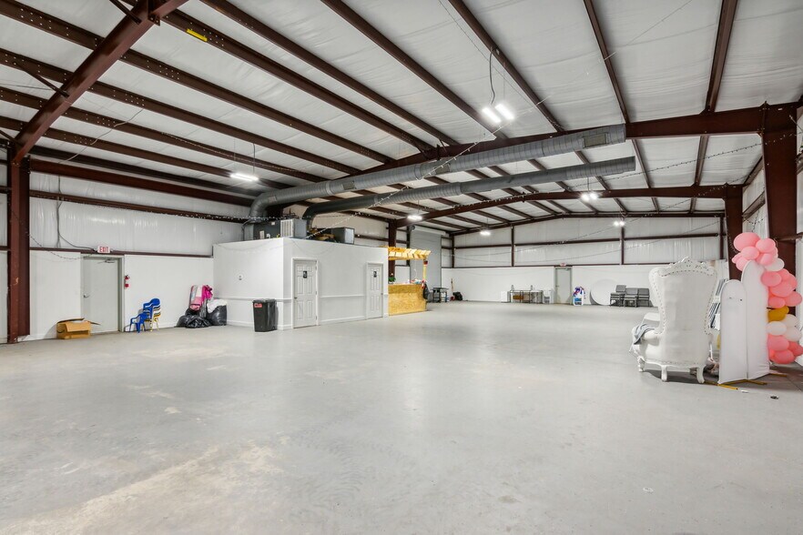 More Photos Of 308 Mill Creek Dr, Hull Warehouse For Sale
