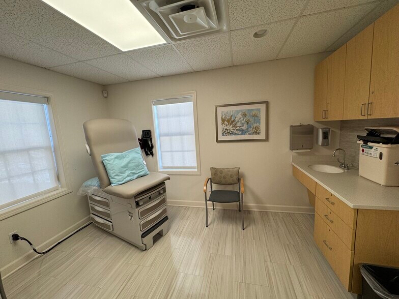More Photos Of 5 Durham Rd, Guilford Medical For Lease