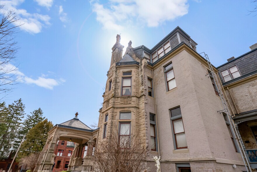 More Photos Of 809 Hall St, Saint Joseph Hospitality For Sale