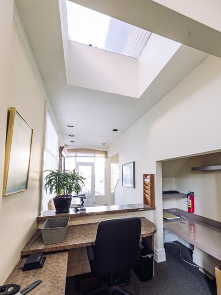 More Photos Of 1318 SW 12th Ave, Portland Office For Sale