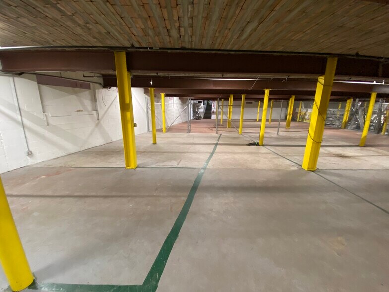 More Photos Of 612 11th Ave NW, Rochester Distribution For Sale