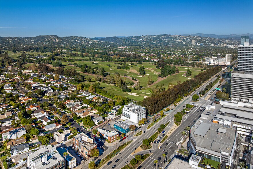 More Photos Of 10215 Santa Monica Blvd, Los Angeles Office For Sale