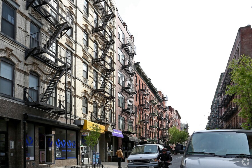 More Photos Of 162 Orchard St, New York Apartments For Lease
