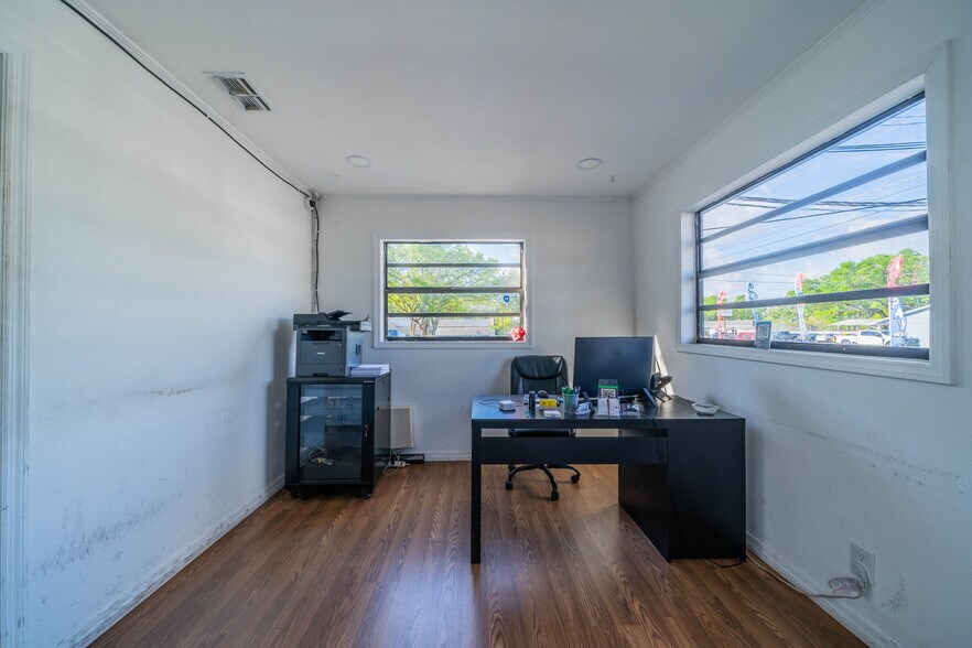 More Photos Of 14041 N Florida Ave, Tampa Auto Dealership For Sale