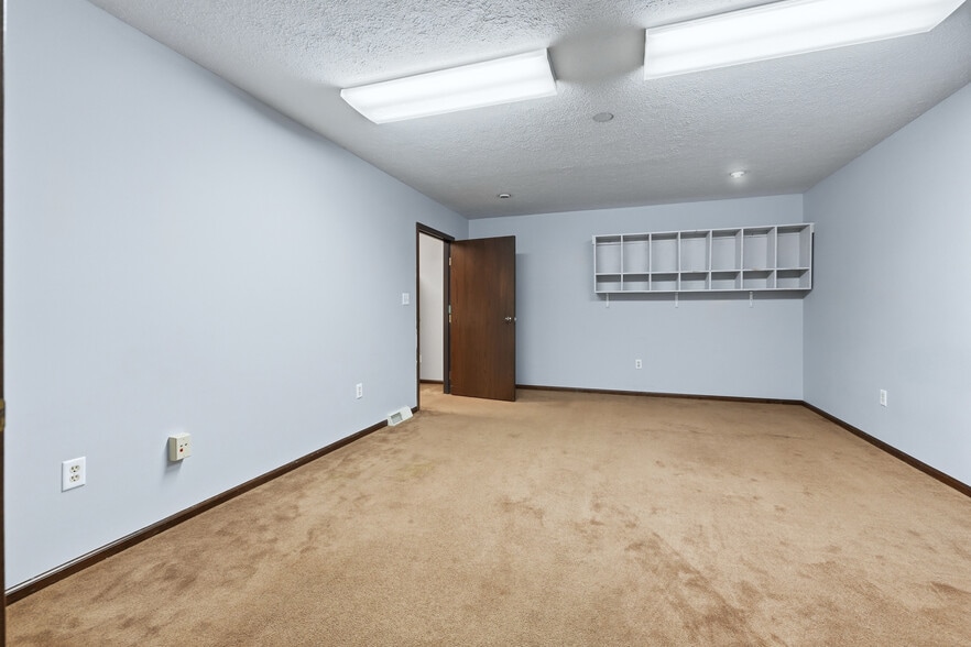 More Photos Of 3201 E Center St, Warsaw Office For Sale