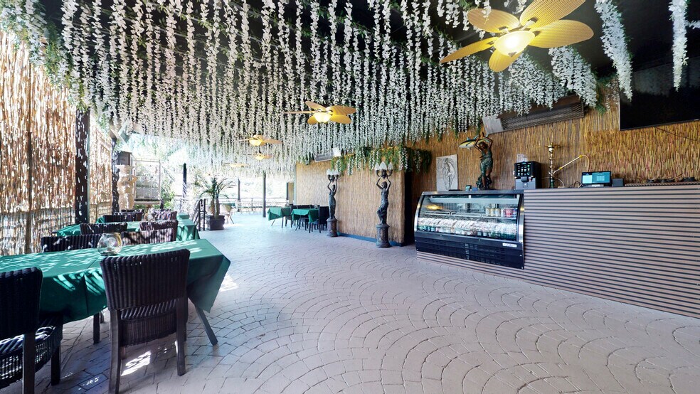 More Photos Of 6500 Foothill Blvd, Tujunga Restaurant For Sale