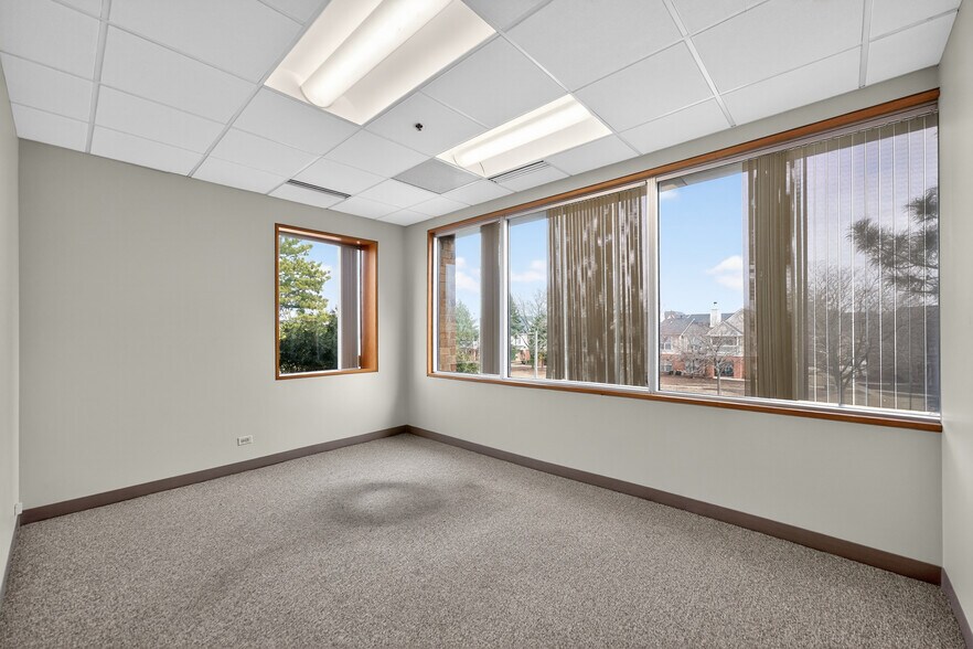 More Photos Of 290 Springfield Dr, Bloomingdale Medical For Lease