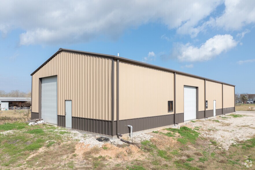 More Photos Of 942 Paulette Ln, San Leon Distribution For Sale