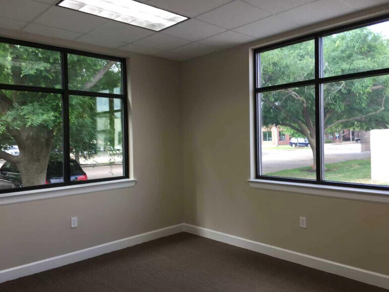 More Photos Of 12440 Emily Ct, Sugar Land Office For Lease