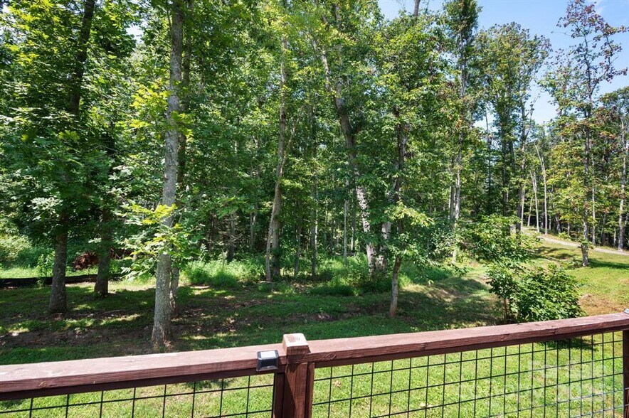 More Photos Of 127 Deer Hill Ln, Weaverville Specialty For Sale