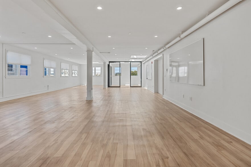 More Photos Of 320 Judah St, San Francisco Loft Creative Space For Lease