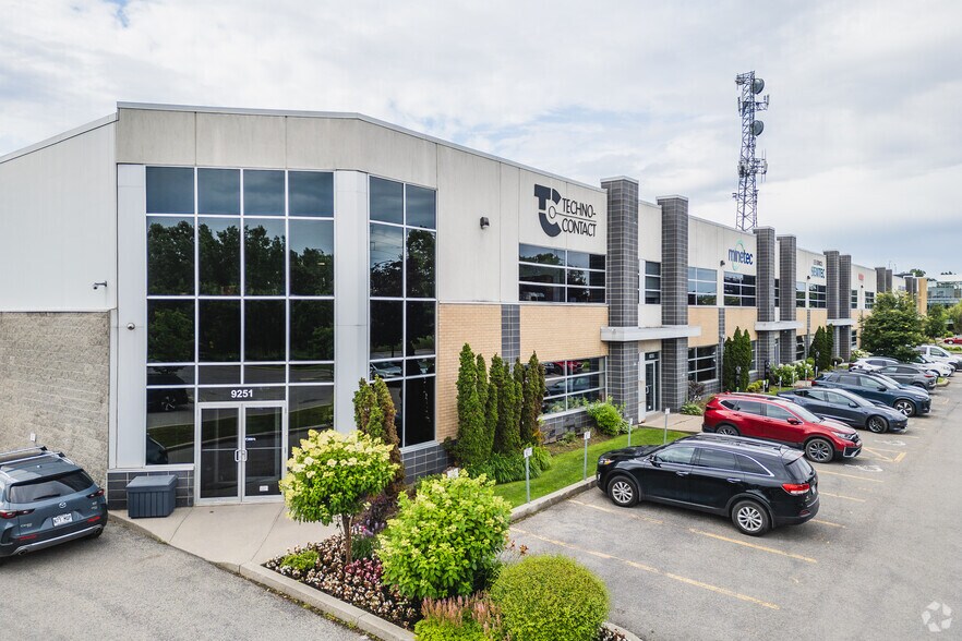 Primary Photo Of 9251-9283 Thimens Rue, Pierrefonds Light Distribution For Lease
