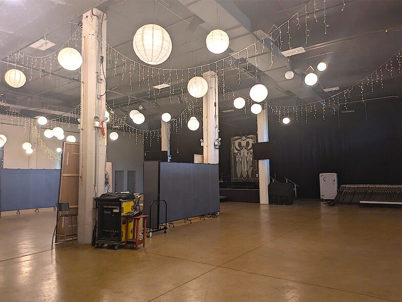 More Photos Of 939 W Wilson Ave, Chicago Office For Lease
