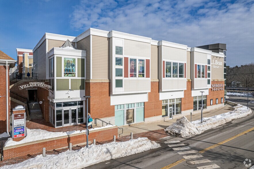 More Photos Of 1 Freeport Village Sta, Freeport Department Store For Lease