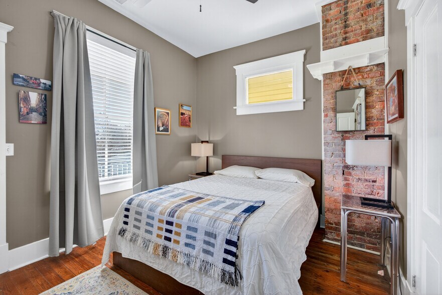 More Photos Of 11 E 41st St, Savannah Storefront Retail Residential For Sale