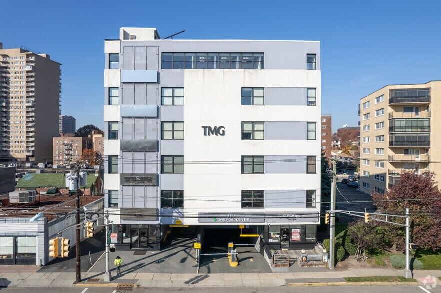 More Photos Of 2175 Lemoine Ave, Fort Lee Office For Lease