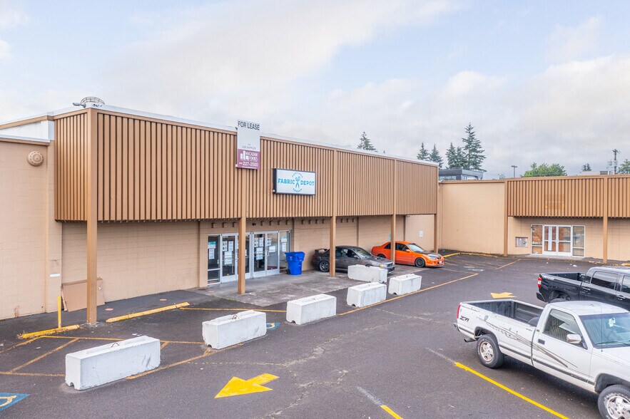 More Photos Of 700 SE 122nd Ave, Portland Freestanding For Lease