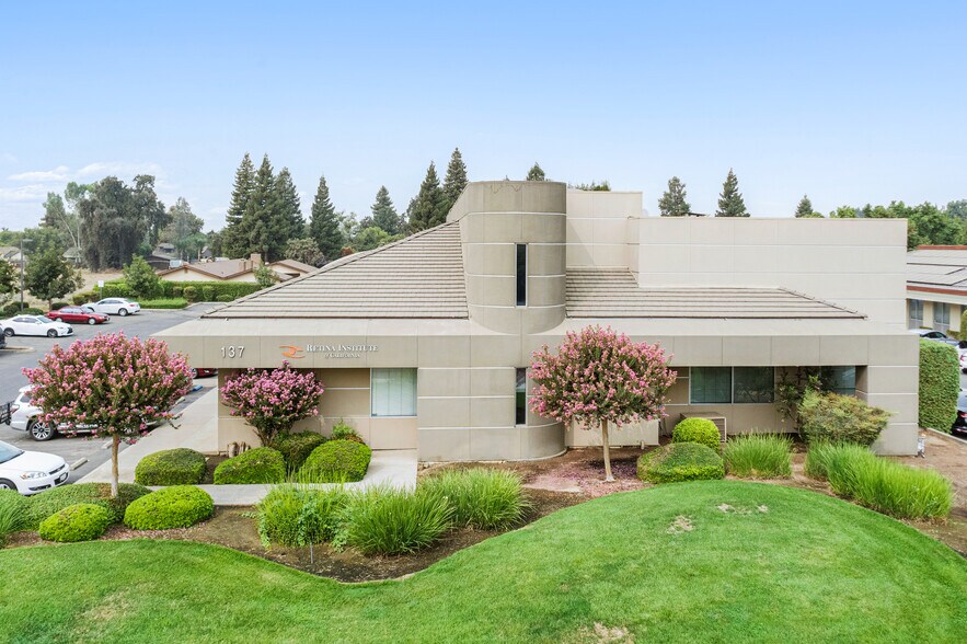 More Photos Of 137 S Aspen Ct, Visalia Office For Sale