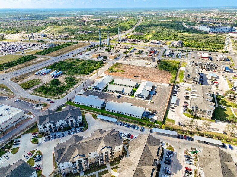 More Photos Of 211 Crossing Ave, San Antonio Office For Sale