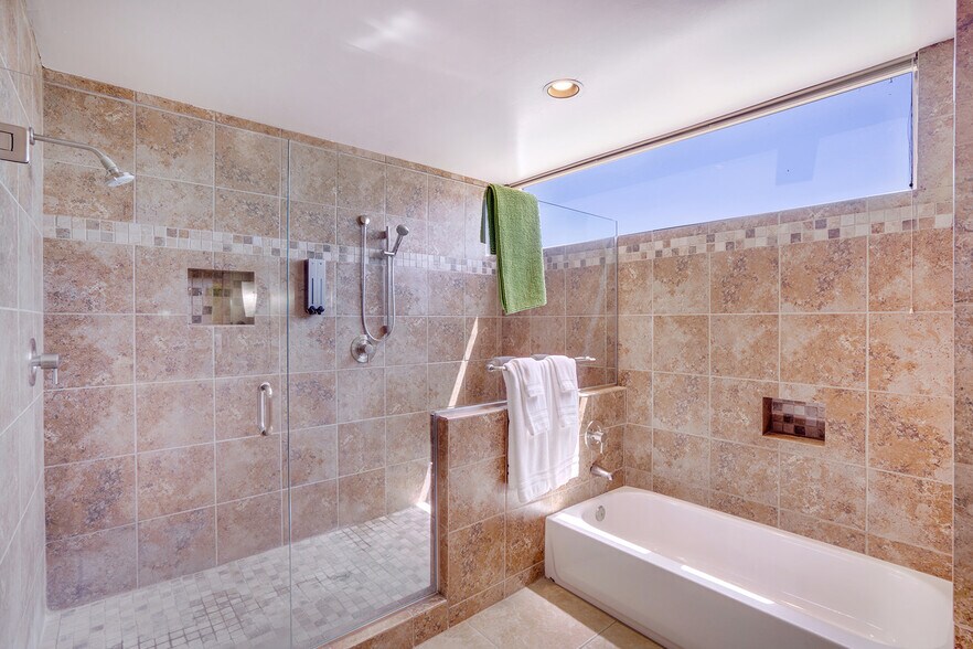 More Photos Of 67590 Jones Rd, Cathedral City Hotel For Sale