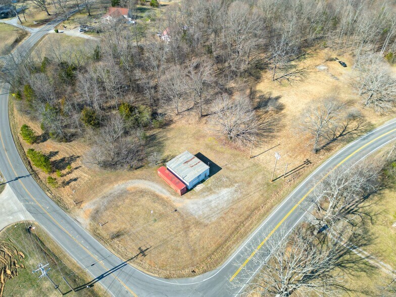 More Photos Of 2815 TN-49 Hwy, Charlotte Auto Repair For Sale