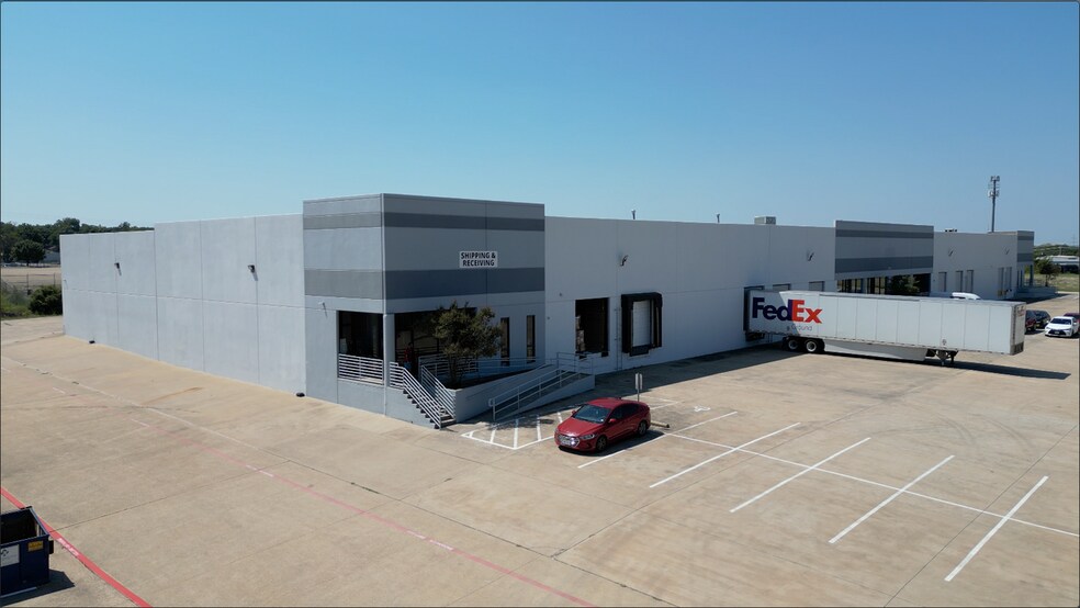 More Photos Of 2901 Suffolk Dr, Fort Worth Unknown For Lease