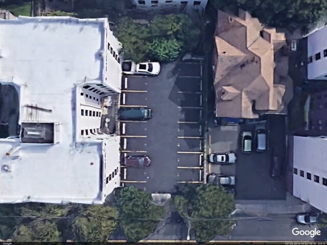 More Photos Of 28-30 Bay St, Staten Island Office For Lease