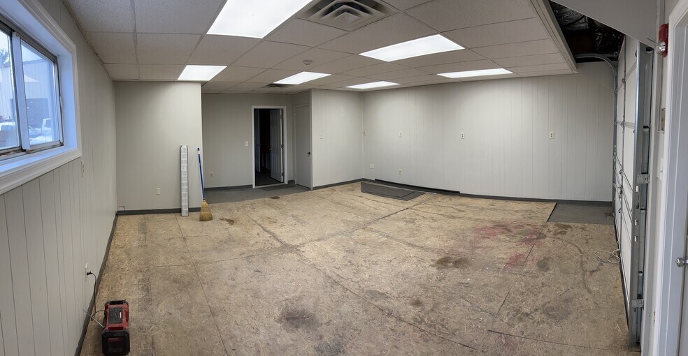 More Photos Of 2605 Durham Rd, Bristol Office For Lease