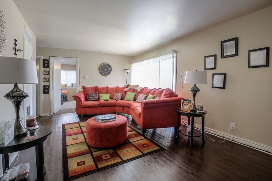 More Photos Of 3740 Wyandotte St, Kansas City Apartments For Sale