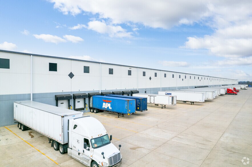 More Photos Of 8742 Congdon Hill Dr, Alburtis Distribution For Lease