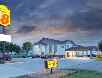 More Photos Of 1410 28th St, Belleville Hotel For Sale