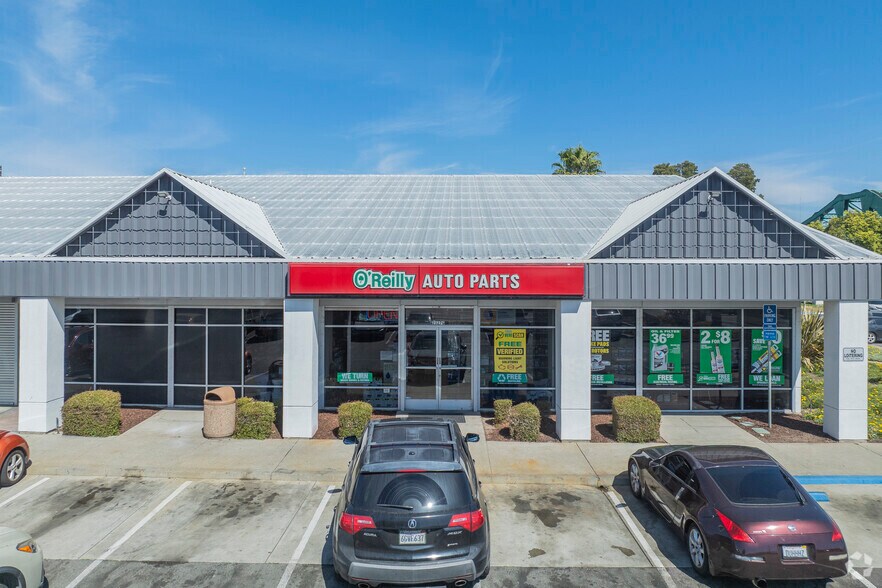 More Photos Of 2327 Blanding Ave, Alameda General Retail For Lease