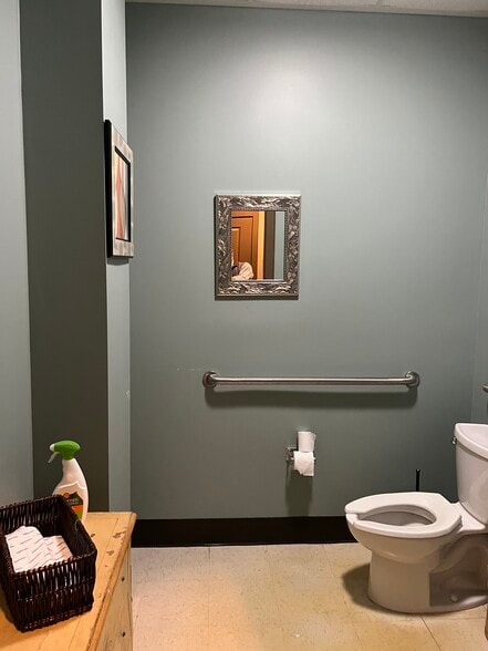 More Photos Of 547 Long Point Rd, Mount Pleasant Flex For Lease