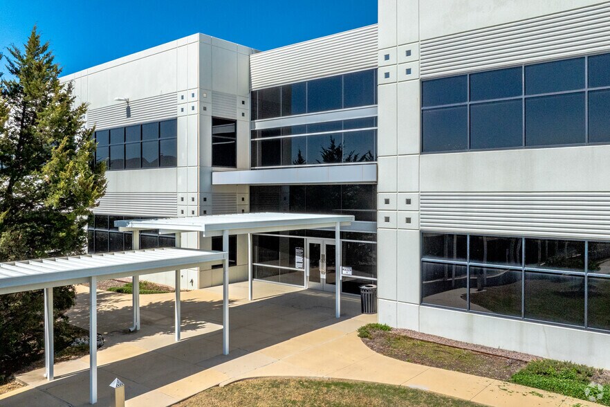 More Photos Of 14600 Heritage Pky, Fort Worth Office For Sale