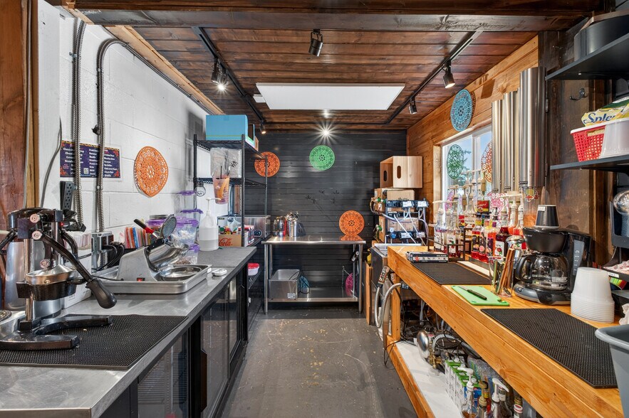 More Photos Of 14969 W Bow Hill Rd, Bow Bar For Sale