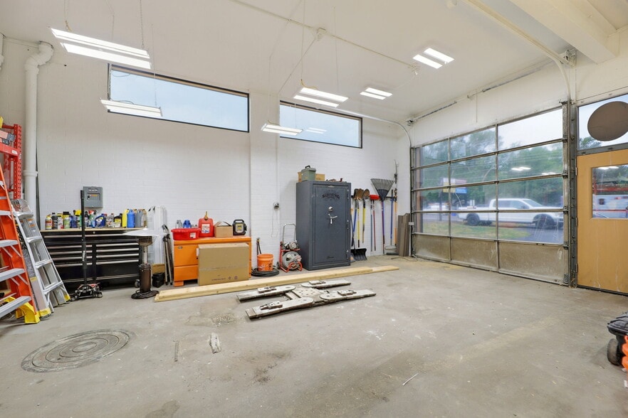 More Photos Of 305 S Hancock Ave, Colorado Springs Warehouse For Sale