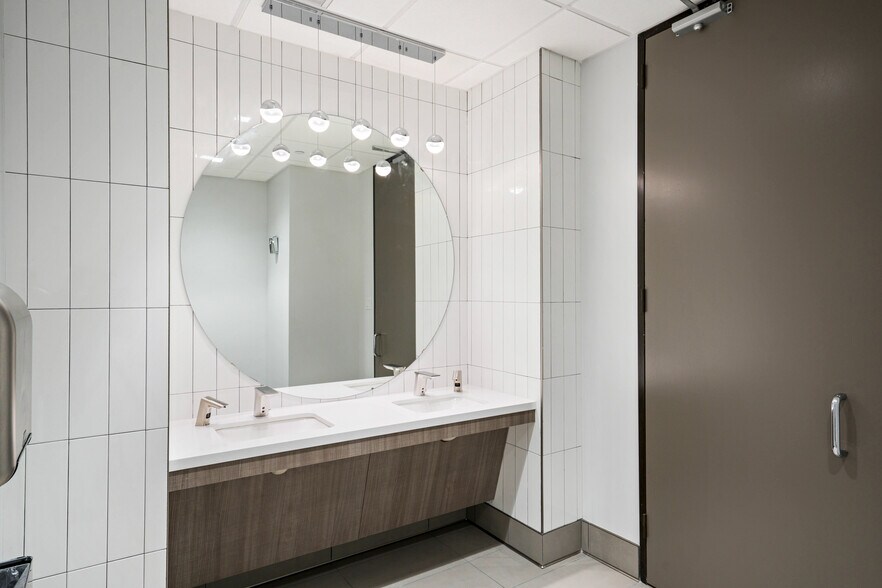 More Photos Of 2000 Bering Dr, Houston Office For Lease