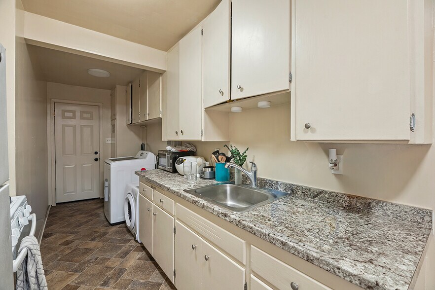 More Photos Of 1718 6th Ave, Oakland Apartments For Sale