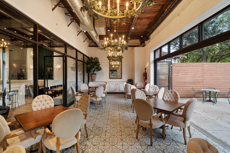 More Photos Of 1344 Yale St, Houston Restaurant For Sale