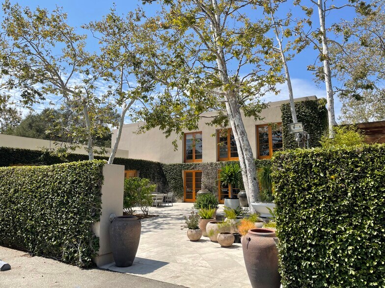 More Photos Of 1505 E Valley Rd, Montecito Loft Creative Space For Lease