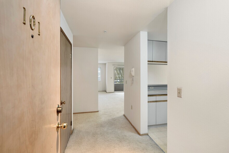 More Photos Of 41 Dravus St, Seattle Apartments For Lease