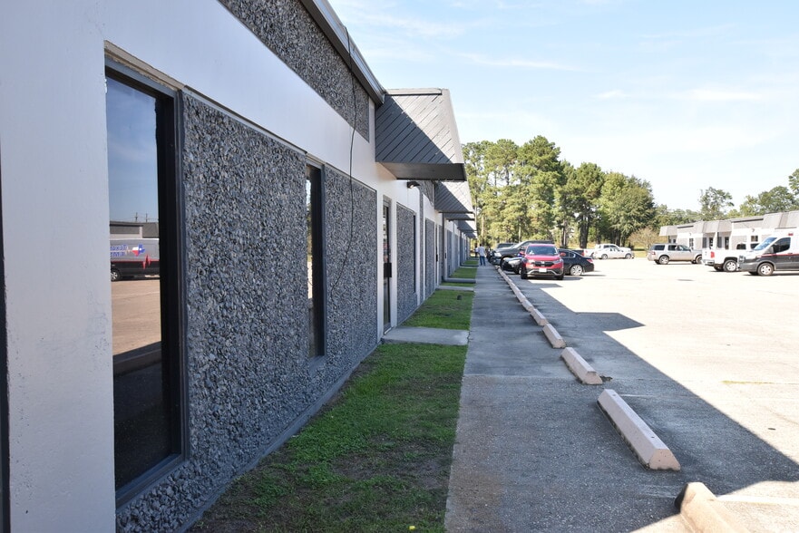 More Photos Of 1300 S Frazier St, Conroe Unknown For Lease