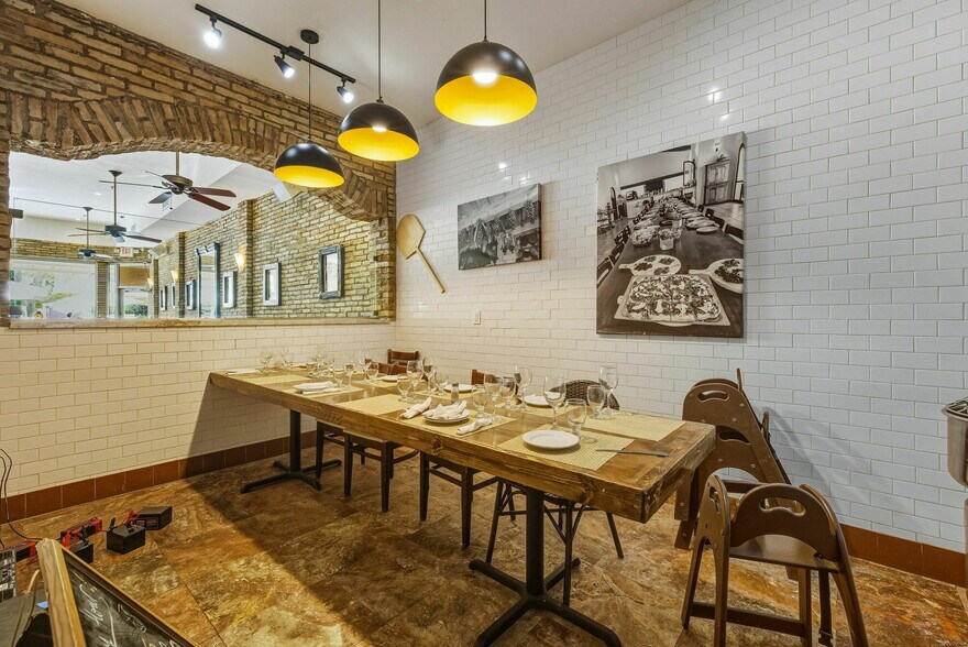 More Photos Of 529-533 Lincoln Rd, Miami Beach Storefront For Sale